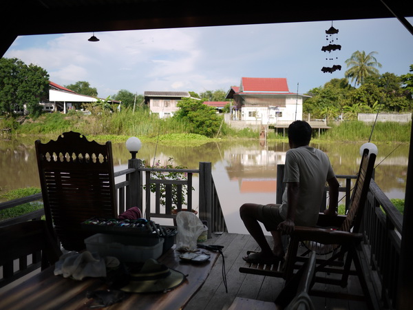 บริเวณศาลาริมน้ำ