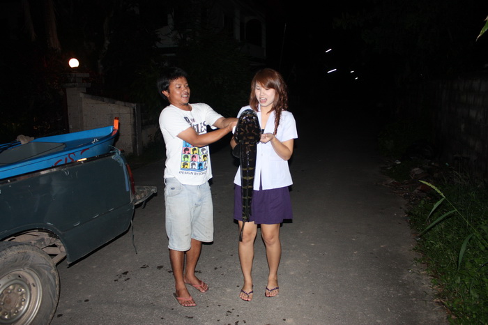 ดู๊.....ดู...สองคนนั้น....สวีดไม่เกร็งใจไอ้แก่สองตัวนี้เลยนะ ละอ่อนสมัยนี้ :laughing: :laughing: :la