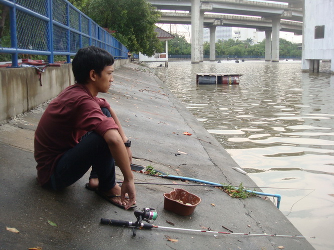 น้าผู้นี้เมื่อเห็นตะเพียนขึ้นเล่นน้ำ  ก็เอาคันชิงหลิว มาลอง  :love:
