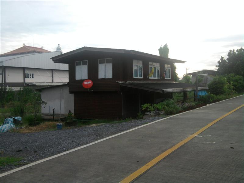 หลังนี้บ้านน้าชาย อยู่ติดกันหน้าบ้านติดคลองมหาสวัสดิ์