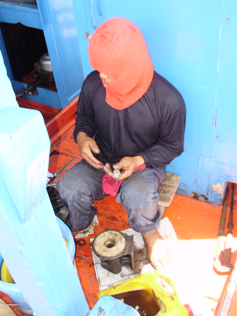 เป็นทั้ง mechanic ทั้งพ่อครัว ทั้งเกี่ยวเหยื่อ รวมมิตรจริงๆ
แต่ไม่ยอมเปิดเผยหน้าตา  :dance: :dance: