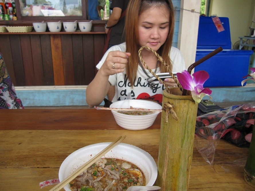 ก๋วยเตี๋ยวมาแล้วครับ
 :umh: