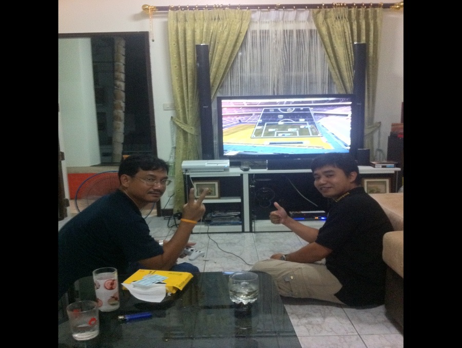 เมื่อคืนดวลกับน้าอู๊ดที่บ้าน้านก PS 3    ก่อน  น้านกยกแก๊งค์  ไปหาสาวๆๆต่อกัน    :cheer: :cheer: :ch
