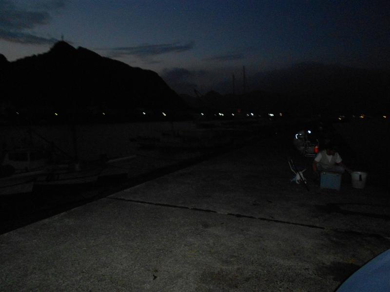 เช้ามืดนักตกปลาทัตจิอุโอะชุดกลางคืนก็เริ่มกลับ แล้วมีโซอุดะชุดตอนเช้าเข้ามาแทนที่ ทะยอยกันมาแล้ว จอง