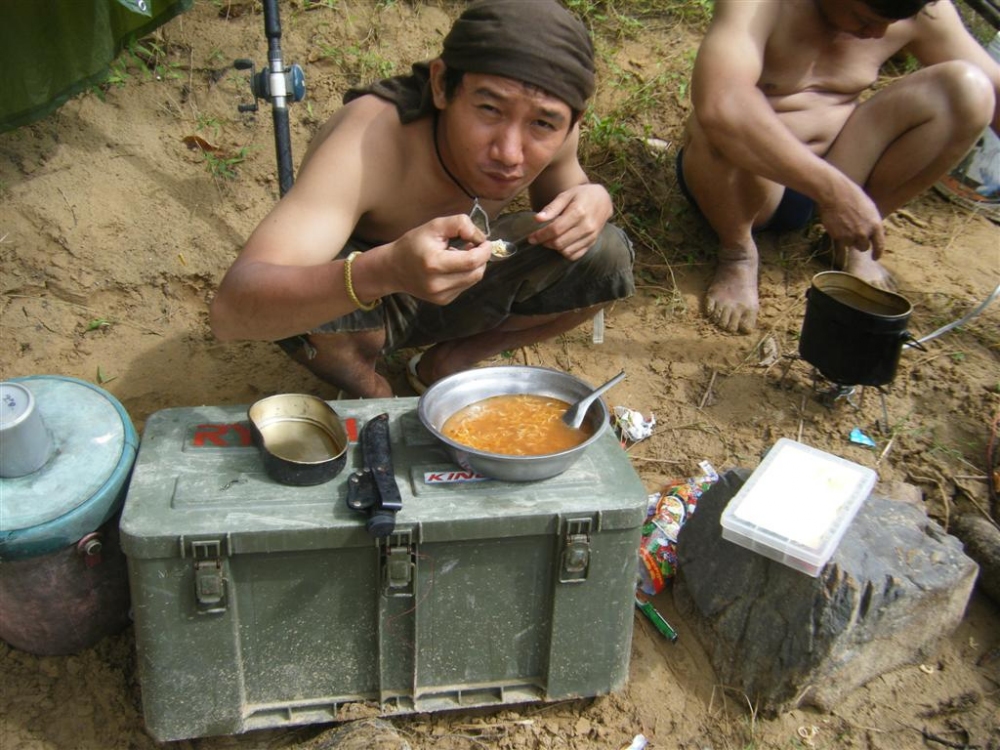 ตอนนี้กลายเป็น หม่องเอ๊ก แล้วเสบียงหมดซัดมาม่าที่อร่อยที่สุดในโลกไปก่อน :laughing: :laughing: :laugh