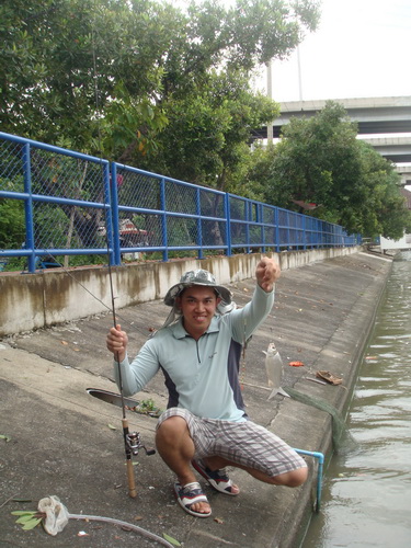 หลังจากที่น้าปักเป้ากลับ น้าโก ก็ฉวยตะเพียนขึ้นมาครับ  :grin:

 :cheer: :cheer: :cheer: