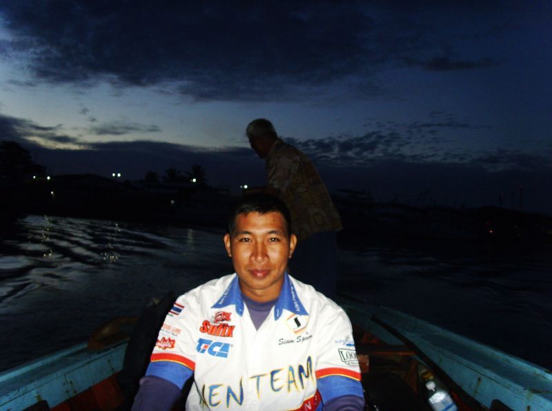  [b]ถึงเรือไม่ต้องทำอะไรมาก ออกลุยทันทีวันนี้ใส่เสื้อทีมสังกัดเก่า มาลุยครับ [/b] :cool: :cool: :coo