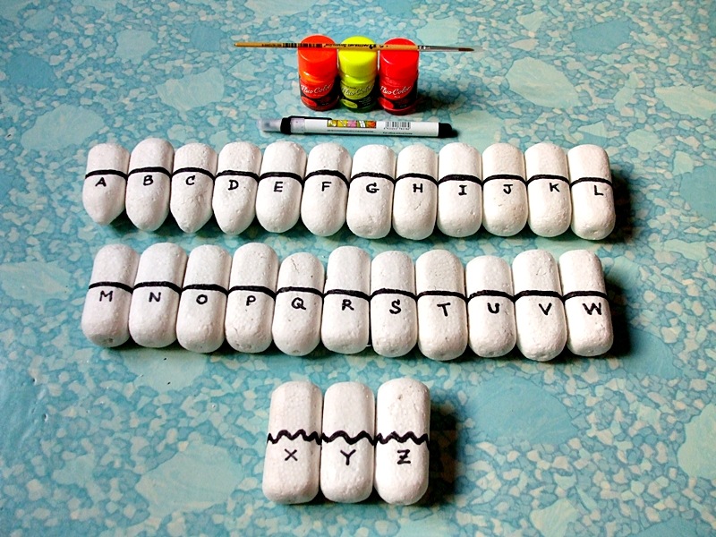ฉายหนังต่อ (คั่นเวลา)   :laughing:

ทุ่นชุดก่อนมี..16 อัน (1 - 16)   :grin:

ทุ่นชุดใหม่มี..26 อ