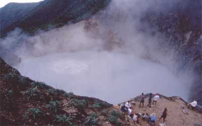6    ทะเล (สาป) เดือด Boiling Lake ประเทศโดมินิกา ( Commonwealth of Dominica )
Boiling Lake  เป็น