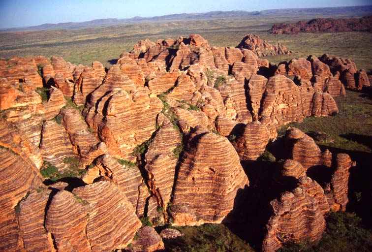 3   ทุ่งหินรูปรังผึ้ง Bungle Bungles ในรัฐเวสเทิร์นออสเตรเลีย ประเทศออสเตรเลีย
ทุ่งหินทราย ที่มีรูป