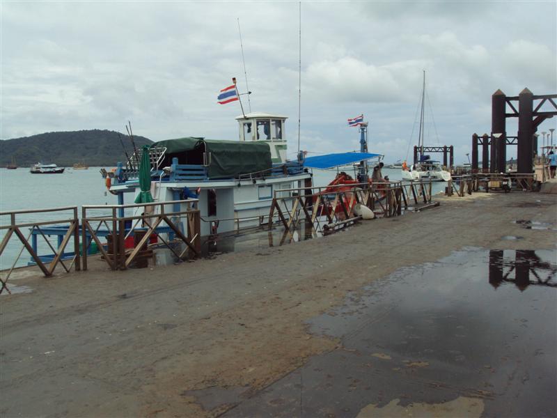 ทั้งของ และ คน ต้องขอบคุณ เรือ และ ผู้คน ที่น่ารัก บนเกาะ ที่ช่วยให้เรา กลับเรือเร็ว
ได้โดย สะดวก ส