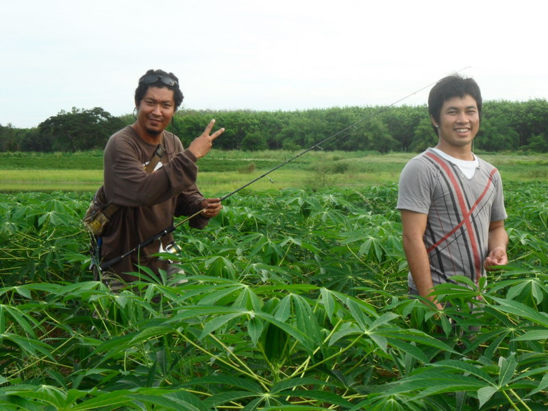สองคนนี้ น้าทูกับเจ้าเดชา ขำกันกลิ้งเลยครับเพราะอำเจ้าวุธได้เนียนมากๆ 
 :laughing: :laughing: :laug