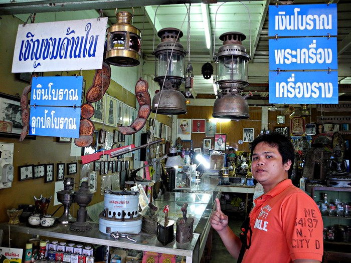 เดินผ่านร้านนี้ต้องแวะ     ของโบราณทั้งนั้น     ชอบๆๆๆๆ









        :love: :love: :lo