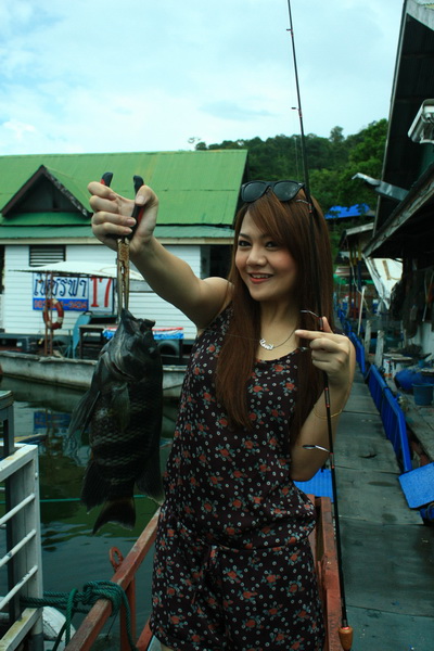 และแล้วคันผมก็ โดนบ้าง ไม่ได้ถ่ายรูปตอนอัดเลย เพราะไม่มีใครถ่ายกล้องผมเป็นเลยซักคน 

เลยบอกให้น้อง