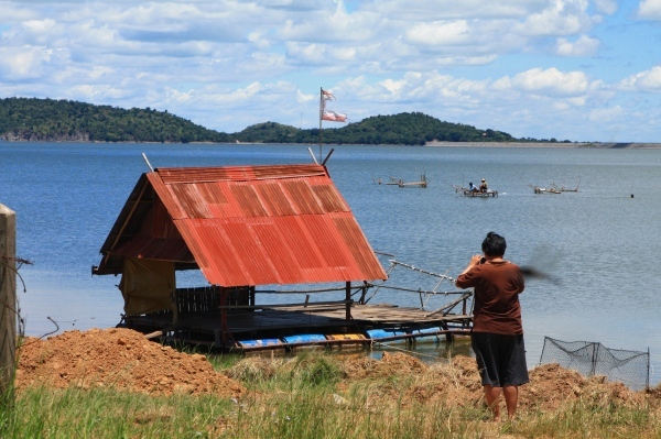 แกถ่ายรูป สถานที่อยู่ครับ
เสี่ยเบิ่มครับ เขาทำสัญญากันแล้วครับ มาเดิน ทำไรอยู่ ละครับ :grin: