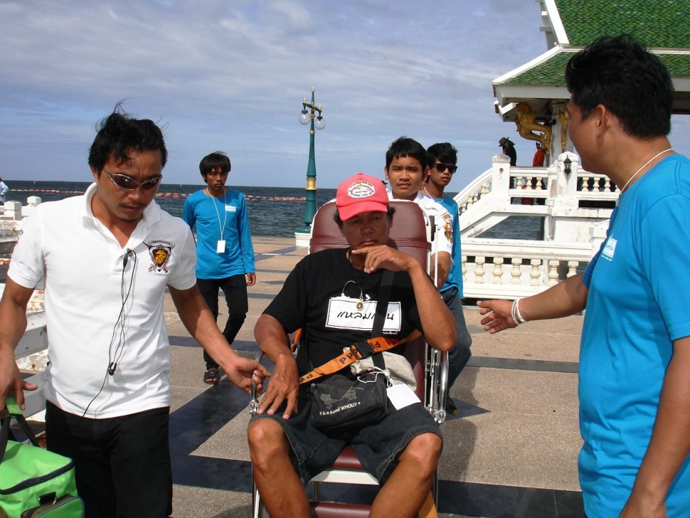 เจ้าหน้าที่ผู้จัดแข่งขัน ต้องพาไป โรงพยาบาลกันก่อนครับ