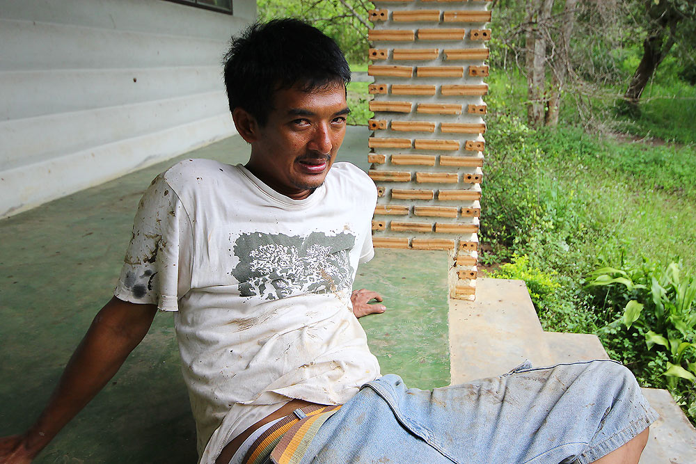 



 [b]ที่เป็นไรมากป่าววะพี่..จะเอาแอกกอฮอลหรืออ๊อกซิเจน[/b]   :laughing: :laughing: