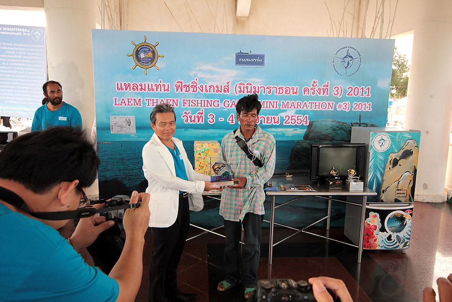 
 [b]บทสรุปของความเพียร กับรางวัล ต่างๆ[/b]


 :cheer: