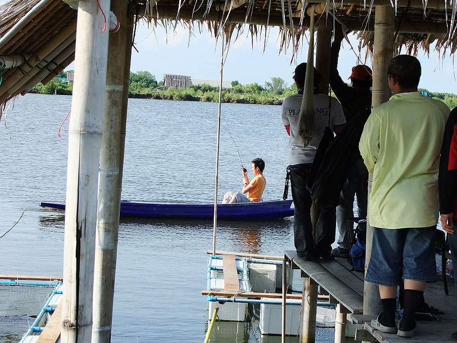 [b]โห มิน่าล่ะ เล่นลงเรือ อัดปลานี่เอง อีน้าเพชร อิอิ[/b]
 :laughing: :laughing: :laughing: :laughi