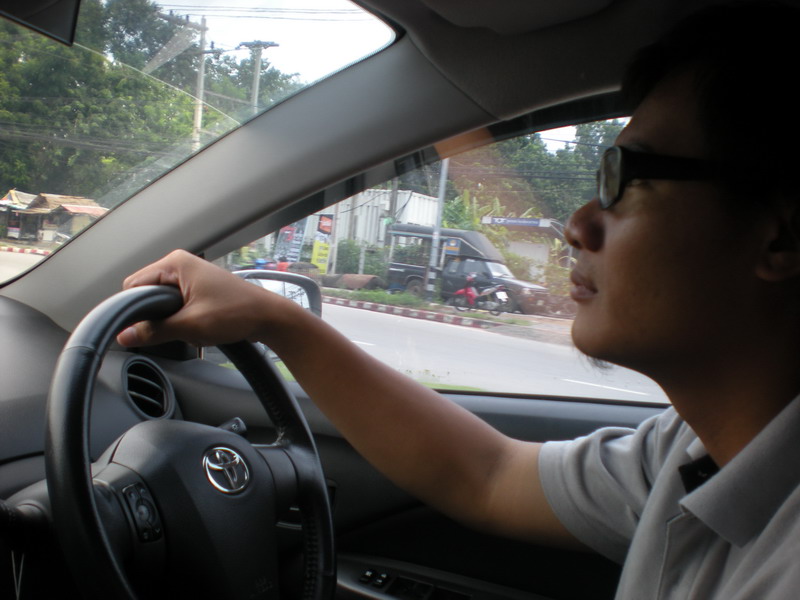 ทหารเอกประจำกองทัพ...น้าซีซ่า คราวนี้ควบตำแหน่งพลขับไปอีกหนึ่งตำแหน่ง.....(หน้าตาขึงขังเอาการ... :la