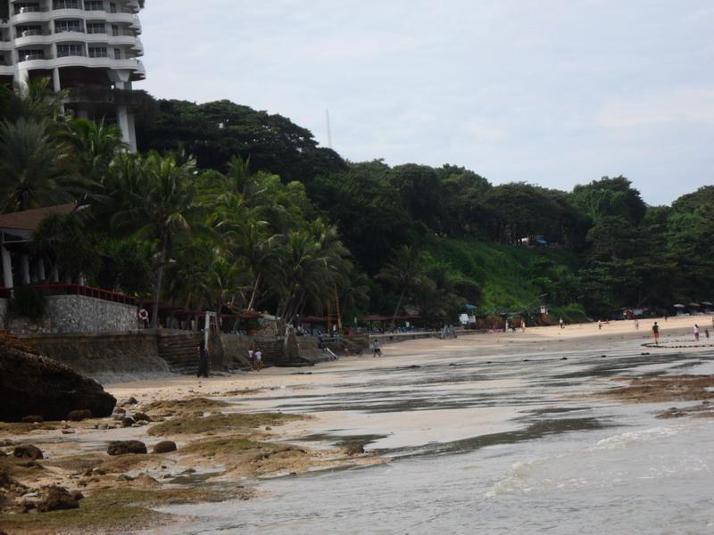 วันนี้น้ำยังไม่ขึ้นครับ เดินชมชายหาดได้สบายเลย ชมของสวยๆงามๆน่ะ 
 :love: :love: :love:

สวัสดีครั
