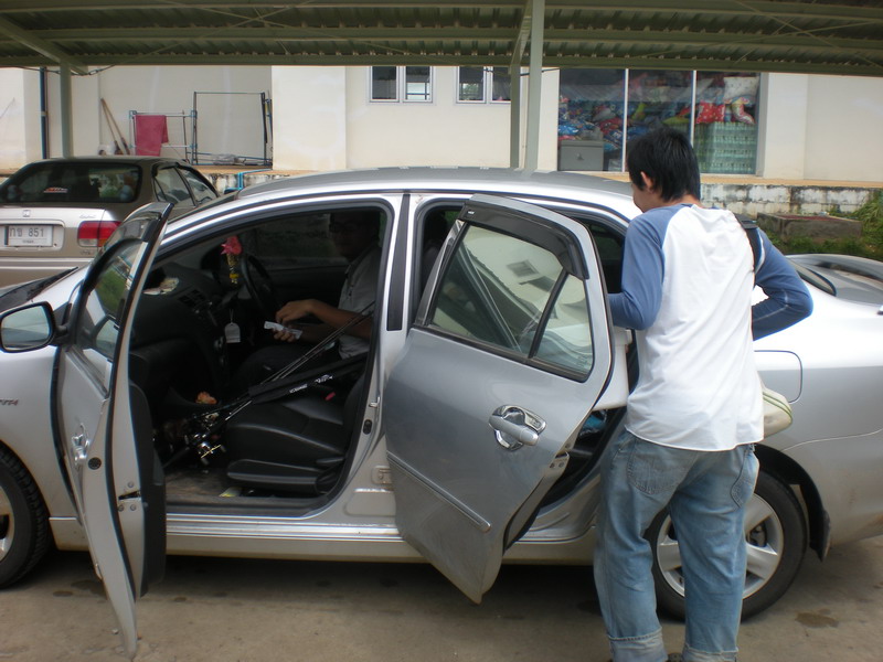 มาถึงหน้าที่พักท่านแม่ทัพ...ไม่มีพิธีรีตองกันละ กระโจนขึ้นทันที......กรั้กๆ เชื่อแล้วคร้าบบบ ว่า"ด่