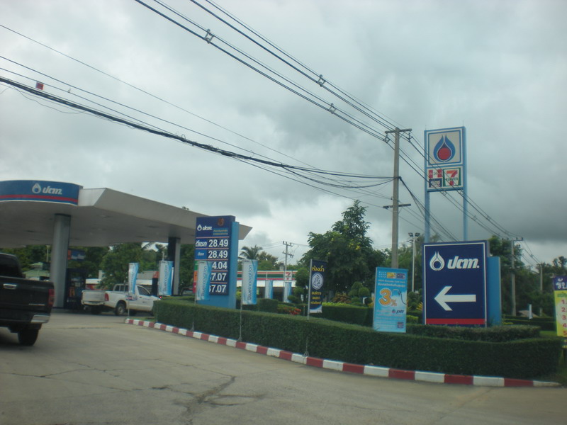 จะว่าไปแล้วนะคับ...ก็เหมือนหนังม้วนเดิม พอร์ตเรื่องเดิม.....เพราะพวกเราก็ต้องมาแวะที่ปั้มเดิมปั้มนี้