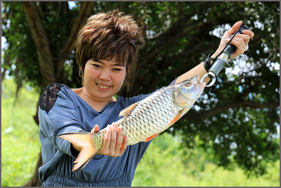 เวงแระ ไม่ใช่ปลานังต่ายด้วยดิ เพราะตัวนั้นยังแช่น้ำอยู่เลย  :mad: