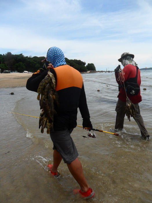 เดินไกลหน่อยครับ หาดนี้ยาวจริงๆ อิอิ 
 :grin: :grin: :grin: :grin: