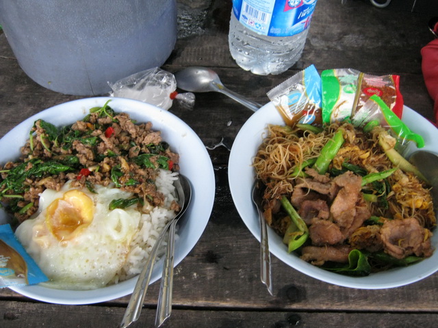 แล้วฝนก็ลงเบาๆซาๆต้องเติมพลังคับ :grin: