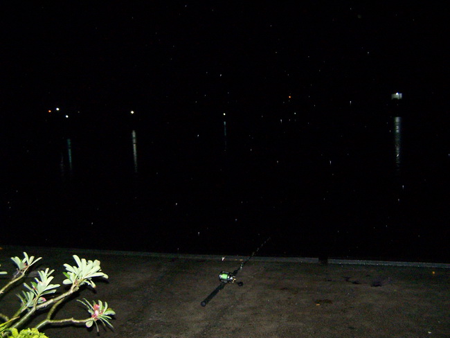 อ่ะ.. :ohh: :ohh: :ohh:...ชุดของน้ามด..ปลากินละ...ส่งให้ใครดี..ฝนตก.. :spineyes: :spineyes: :spineye