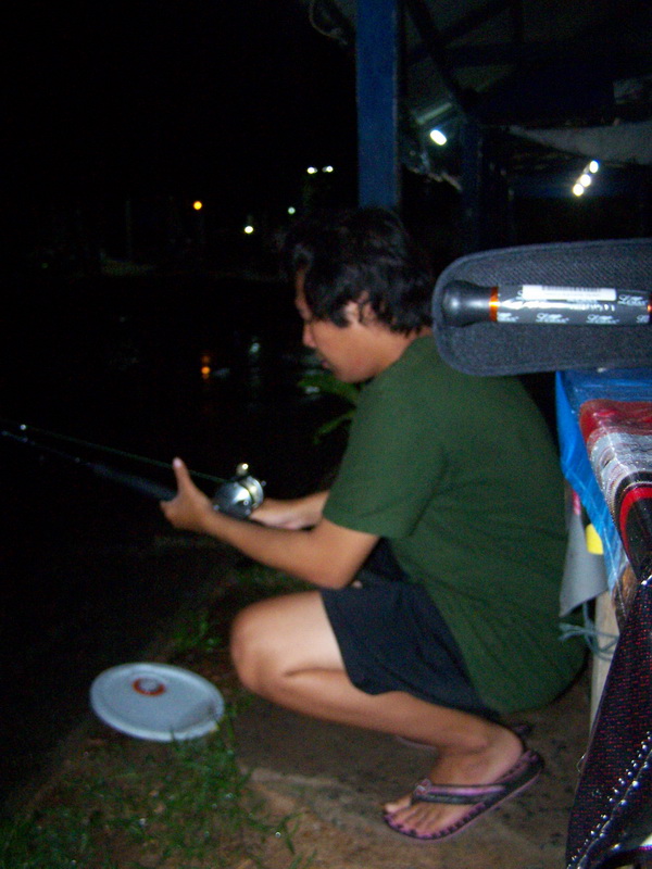 ยองๆ...หลบฝน