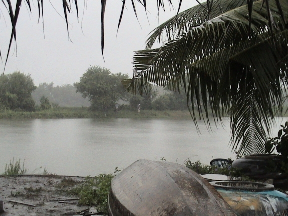 และแล้วมันก็มาฝนครับตกมาได้

แต่ 15 ผู้กล้าไม่กลัวฝนกันเลย

 :laughing: :laughing: :laughing: