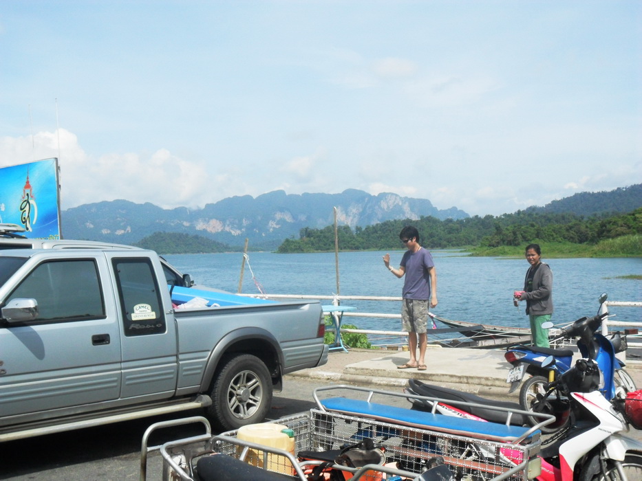 เตรียมเอาของลงเรือครับ 
