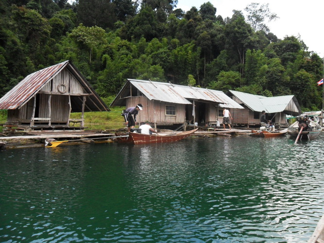 เตรียมขึ้นเรือไปตกปลากันครับ ครึ่งวันแรกที่พวกผมได้มาถึงครับ