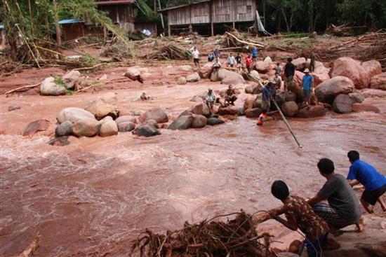 หาวิธีข้าม เพราะสะพานพังหมด