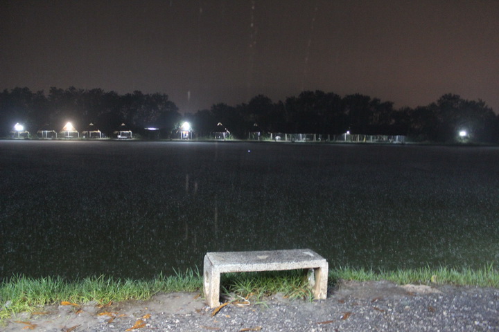 นานๆๆๆเจอฝนหนักตอนตกปลาครับ   :love: :love: :love:
