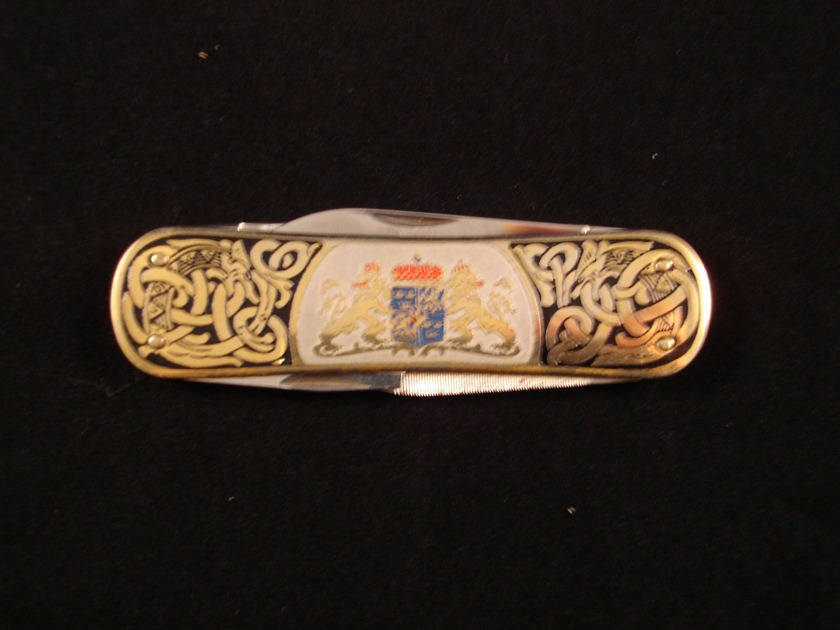 ส่วนอีกด้านเป็นรูปตราประจำราชสำนัก  (Emblem ) Sweden :cheer: