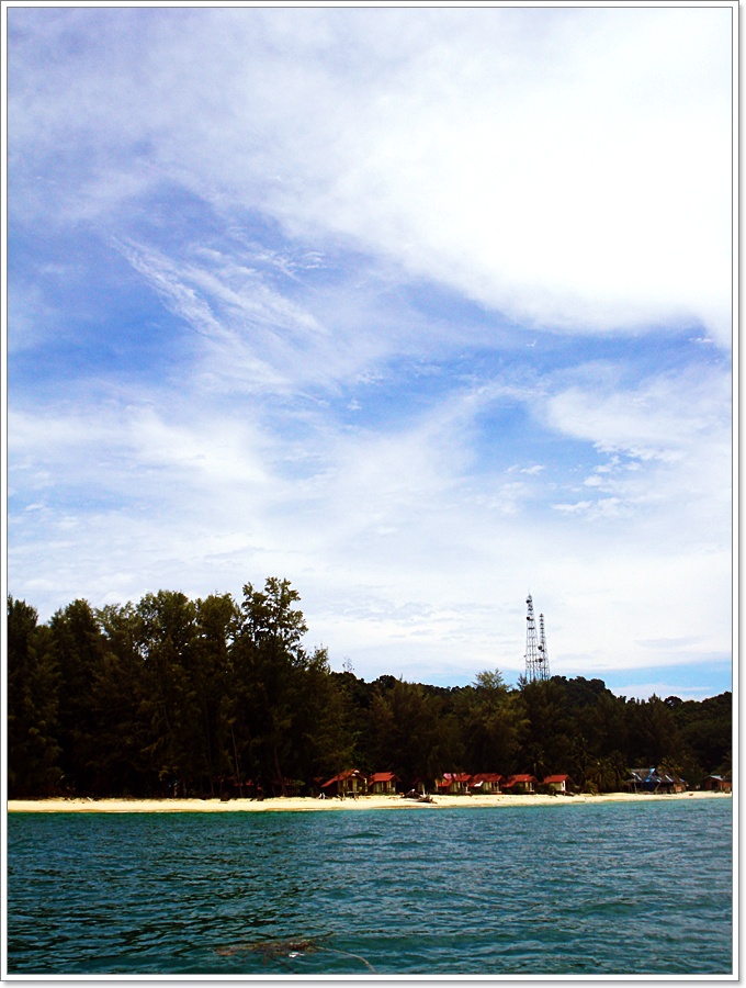  [b]ริมฝั่ง หาดทรายขาว รีสอร์ตราคาย่อม วางตัว..เรียงกัน อย่าง"เงียบ เหงา"

ฤดูท่องเที่ยว จากไปแล
