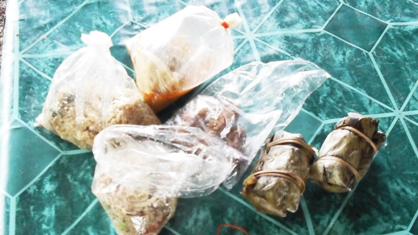

     หิวข้าวแล้ว""ก็อบโว้ย  กินข้าวเร็ว""เออ..แล้วช้อนอยู่ไหนล่ะ..ก็อบ :think: :think: :thin