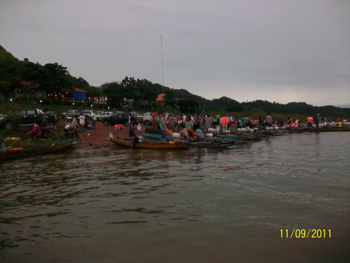   
   เตรียมของเสร็จฉั้นไปก่อนนะ  ผมไปมาหลายสนามแล้วไต๋เรือสำคัญที่สุดโชคดีเจอไต๋ดีก็สบาย เจอไต๋ไม่