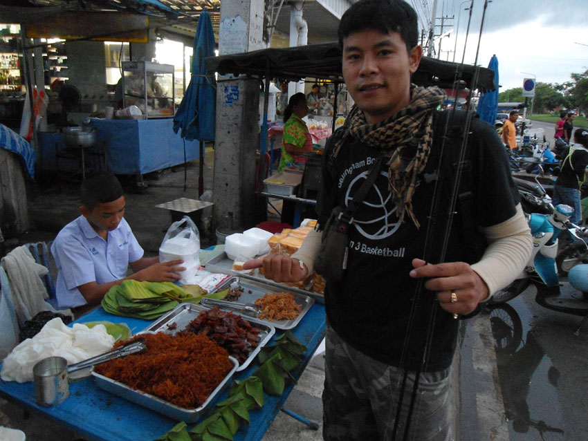 ข้าวเหนียวหมู หน้าเต่าถ่าน ครับ 