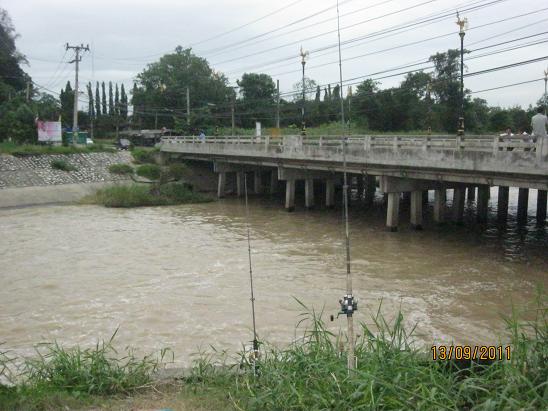  :cheer:สะพานฝายน้ำล้นปลวกแดงคับ :cheer: