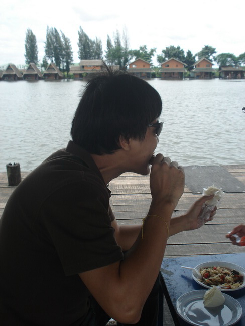 กองทับต้องเดินด้วยท้องครับ น้าโอบอก
 :laughing: :laughing: