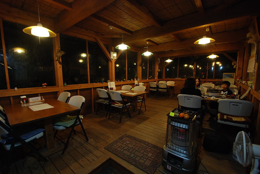 บรรยากาศภายในร้าน  เฮ้อ!.....อุ่นจัง   :blush: