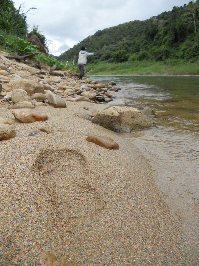 ก่อนแข่งตรงนี้ยังมีหาดอยู่เลย วันแข่งหาดมิดครับ   :blush: