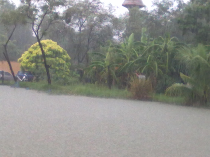 ฝนชักตกใหญ่แล้วครับ  :sad: