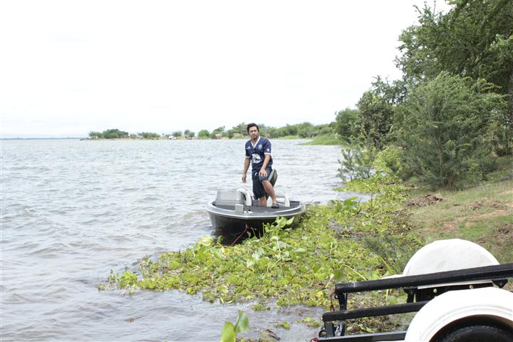 เอาเรือลงแป๊บเดียวคลื่นพัดไปนู้น.......กำ

 :smile: :smile: :smile: :smile: :smile: :smile: :smile