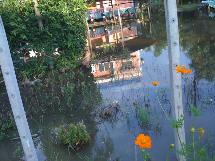 แล้วผมก็หวดไปมุมซ้ายครับ  :love: :love: