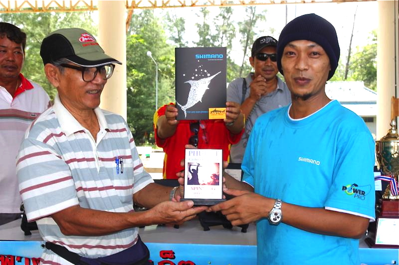 จิม ชาโดว์ ชนะเลิศตีไกลประเภทสปินนิ่ง ระยะที่ได้136เมตร






หมายเหตุ: ตีไกลประเภทสปินนิ่งระ